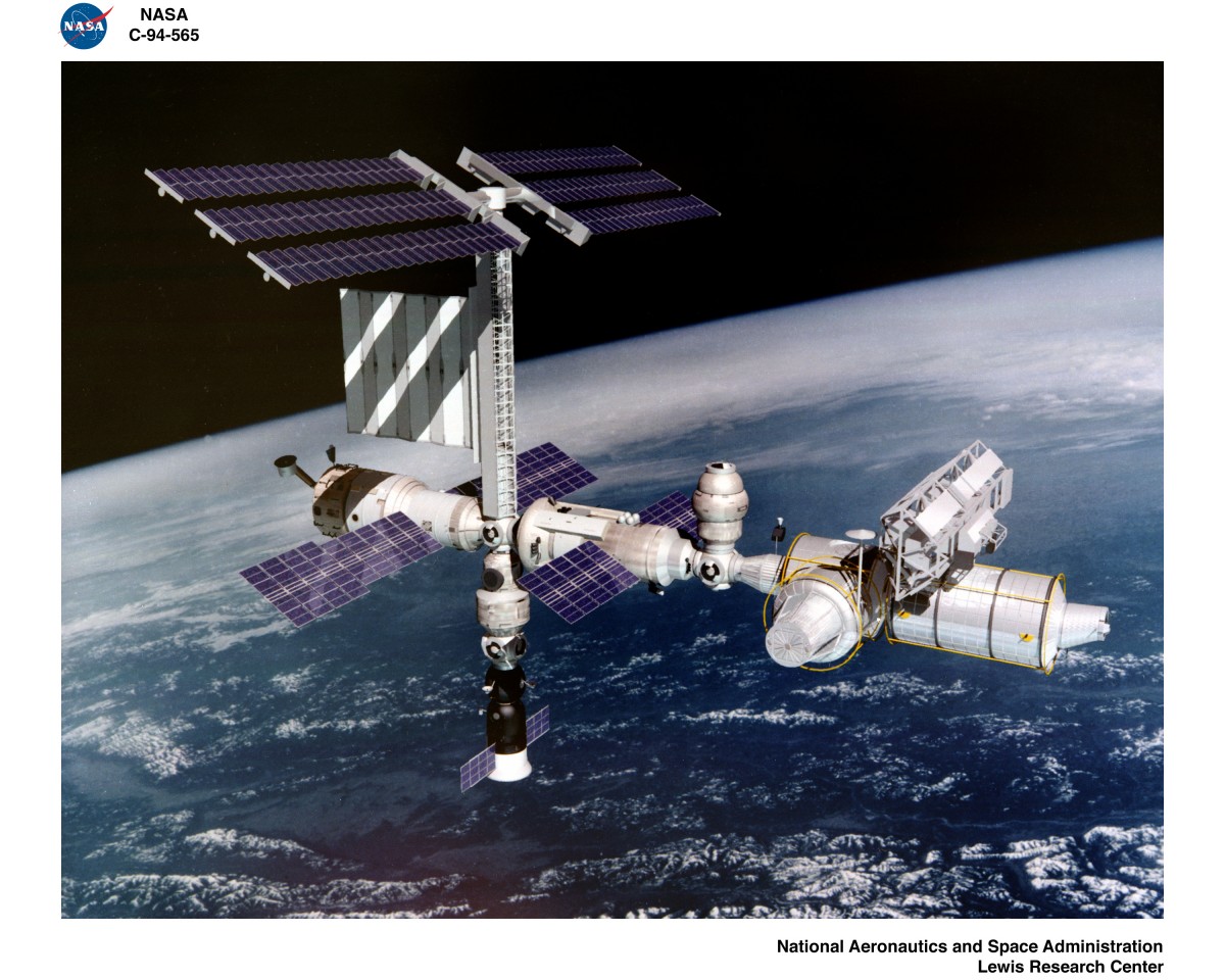 Internationale Raumstation ISS unterwegs im All